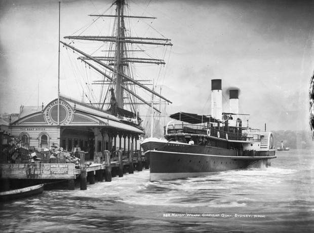 The paddle-steamer Brighton brings passengers from Manly, 1900