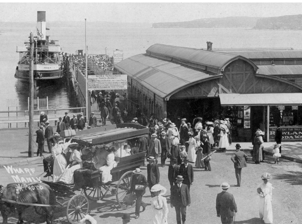 Manly wharf and female passengers, 1910