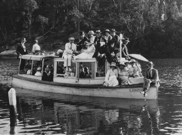 Picnic group on Boad Kingfisher boat