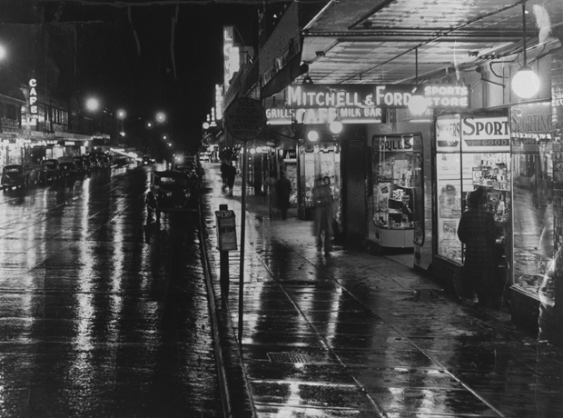 Wet night on Crown Street Wollongong